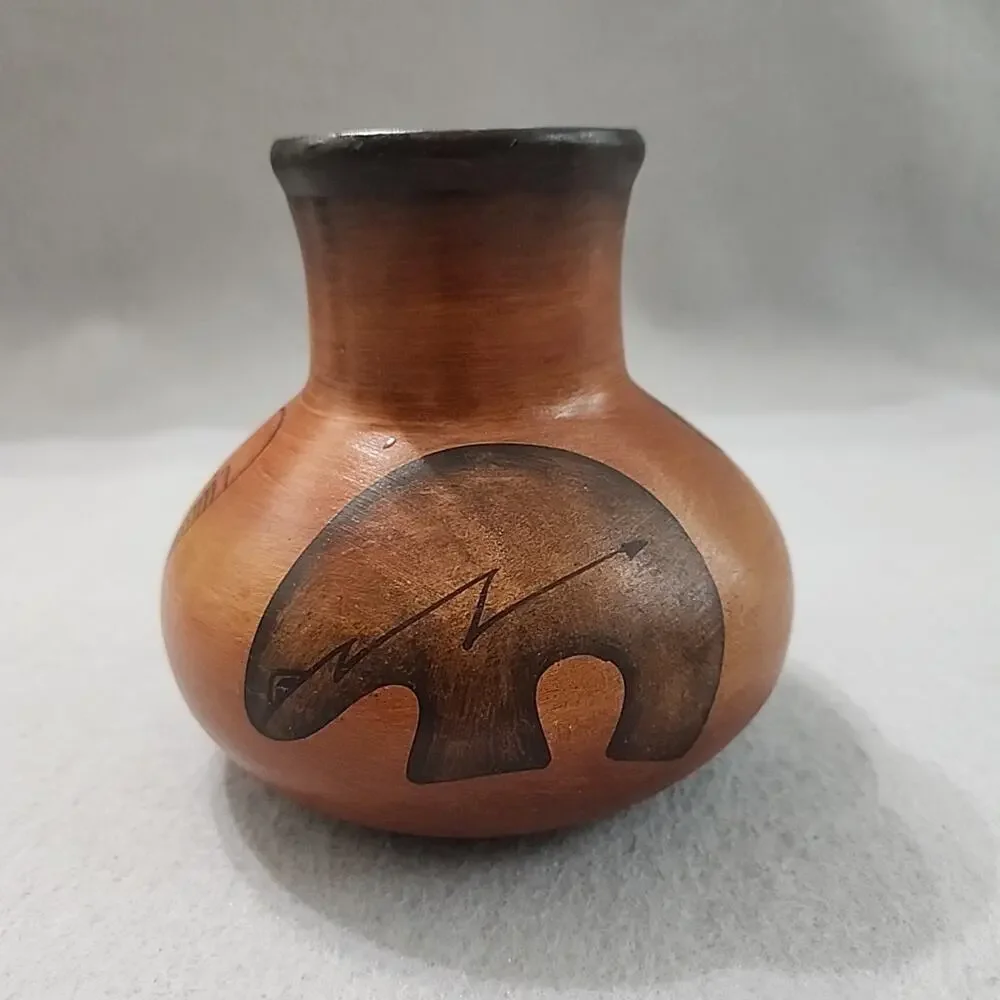 R Galvan 5in Clay Pottery Jar Vase Southwestern Mexican Signed Bear with‎ Arrow